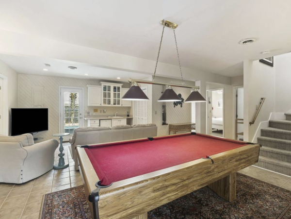 Classic Isle of Palms Bungalow 2 blocks to the beach with private pool